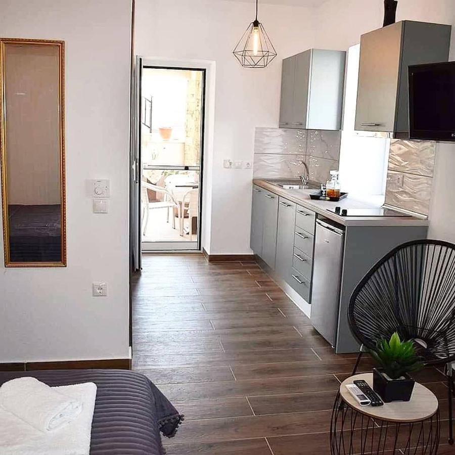 Aigli Luxury Studios Nea Roda Exterior foto